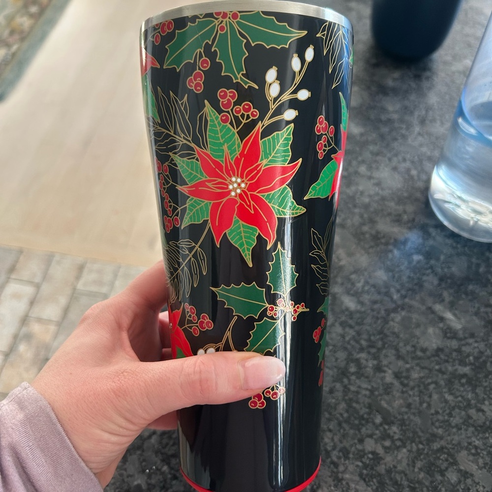 32 ounce Holiday Swig Cup